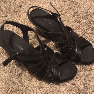 Black Aerosoles wedge sandals